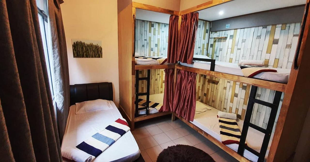 Albergue Escape Backpackers Kk Kota Kinabalu Exterior foto