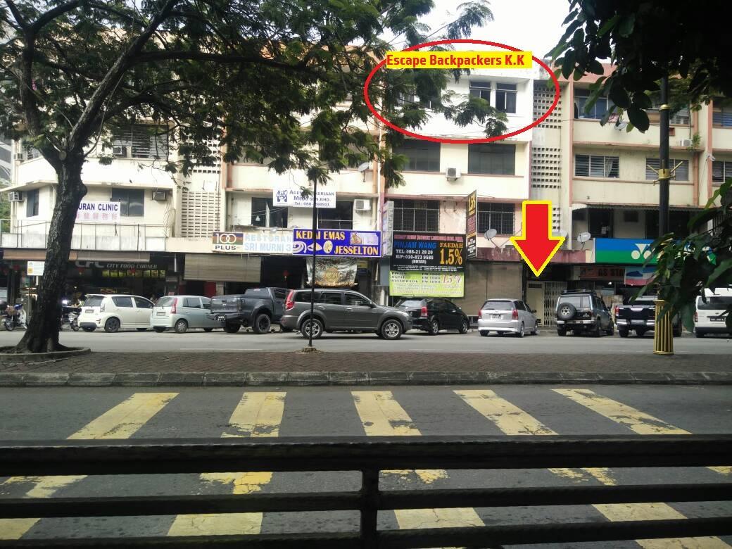 Albergue Escape Backpackers Kk Kota Kinabalu Exterior foto