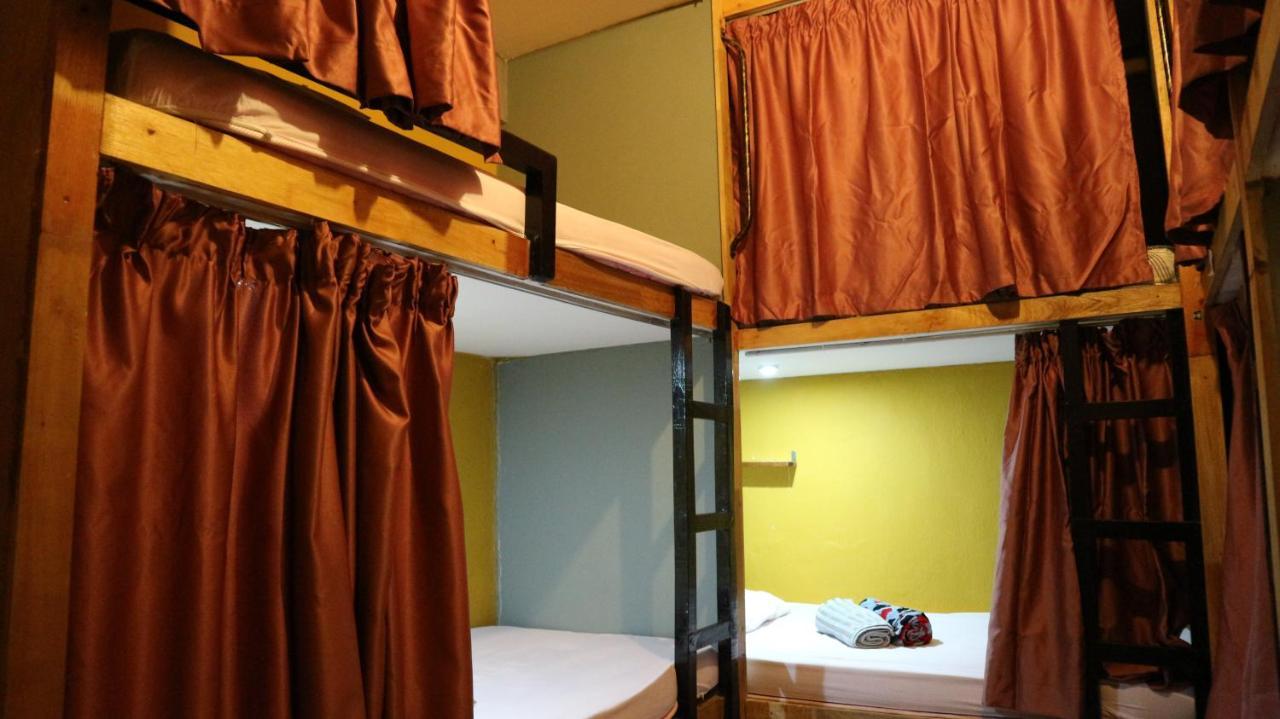 Albergue Escape Backpackers Kk Kota Kinabalu Exterior foto
