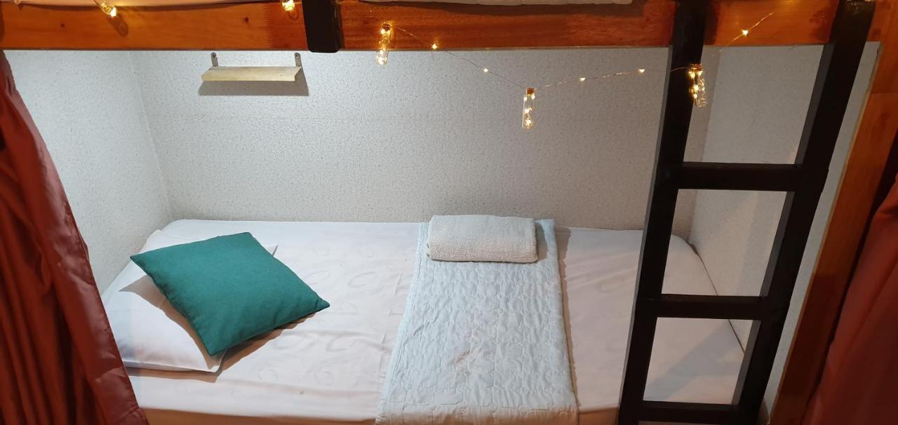 Albergue Escape Backpackers Kk Kota Kinabalu Exterior foto