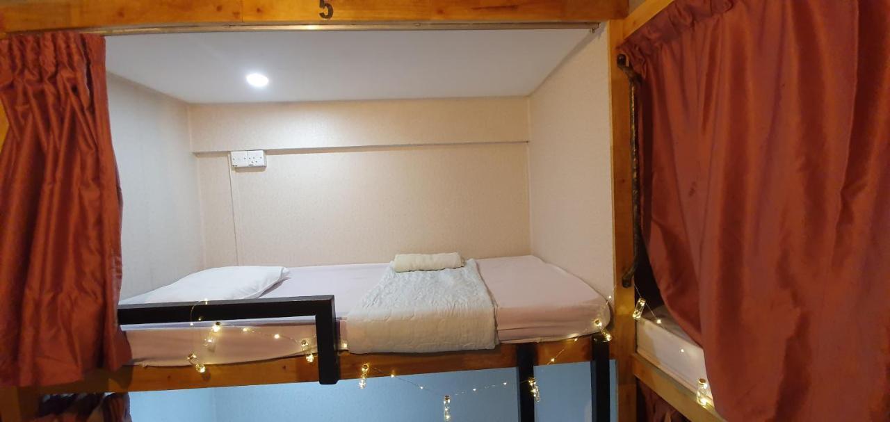 Albergue Escape Backpackers Kk Kota Kinabalu Exterior foto