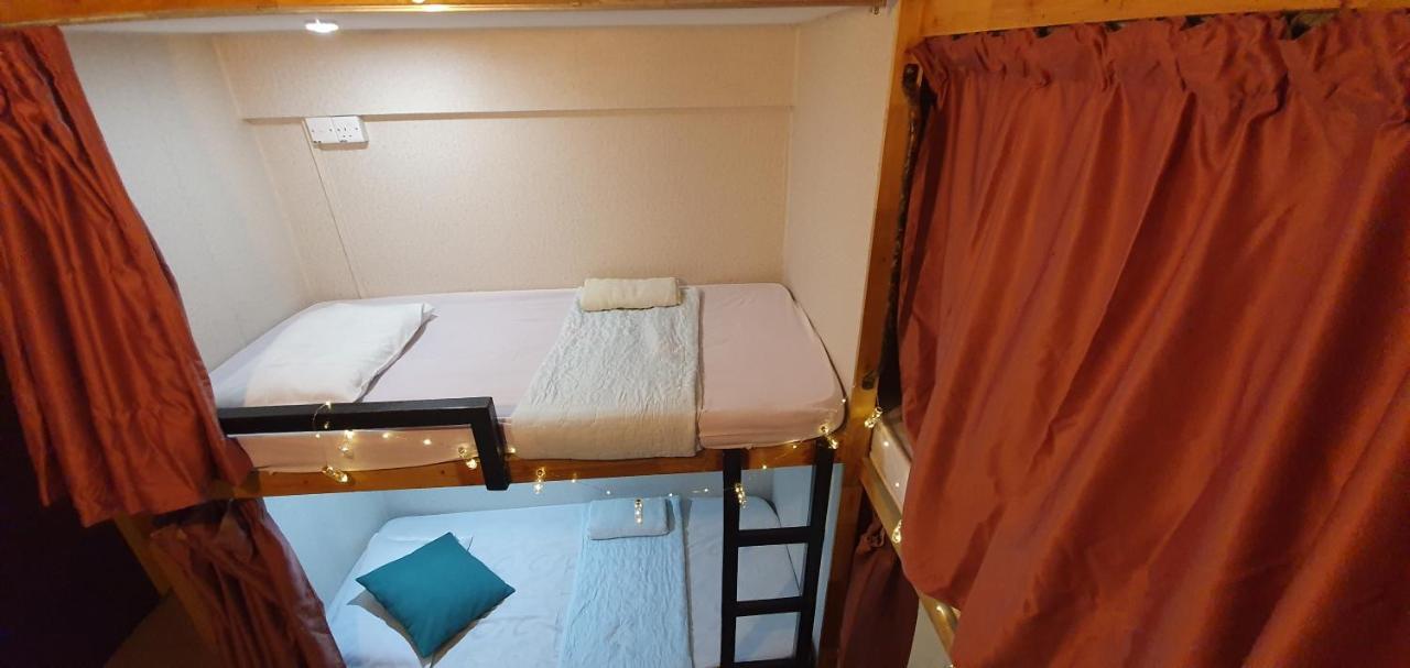 Albergue Escape Backpackers Kk Kota Kinabalu Exterior foto